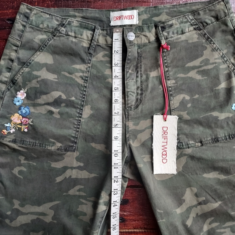 DRIFTWOOD Camouflage Straight Leg Jeans size 31 & 30 - Picture 10 of 12